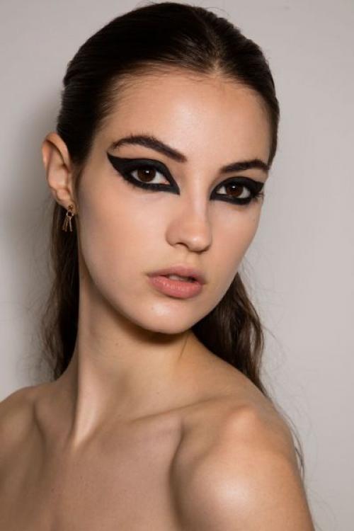 Что делать, если подводка трескается. 7 трюков при использовании жидкой подводки