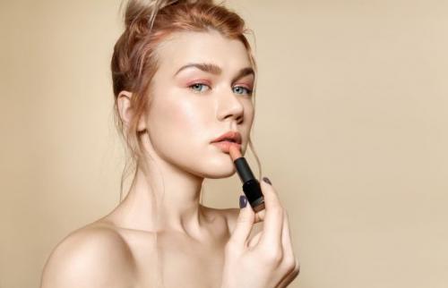 Персиковый цвет помады. Персиковая помада: правила использования