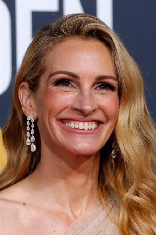 Возрастной праздничный макияж. Как сделать праздничный макияж женщинам за 50: советы по созданию омолаживающего мейкапа 02