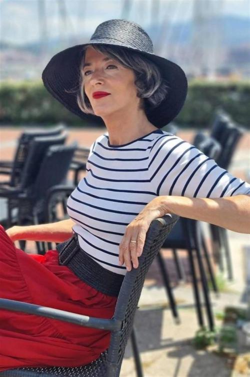 Возрастной праздничный макияж. Как сделать праздничный макияж женщинам за 50: советы по созданию омолаживающего мейкапа 05