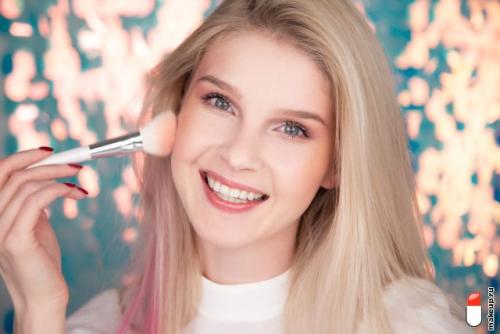 Лучшие румяна для светлой кожи. Идеи макияжа для блондинок с акцентом на румяна