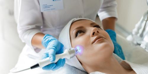 Как долго должна выдерживаться замазка прыщей. Можно ли наносить тональный крем на прыщи?