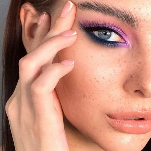 Какие продукты используются для смоки омбре. Радужные ожидания: как выглядят цветные смоки-айз?