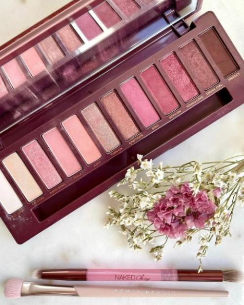 Какие продукты используются для смоки омбре. Радужные ожидания: как выглядят цветные смоки-айз?