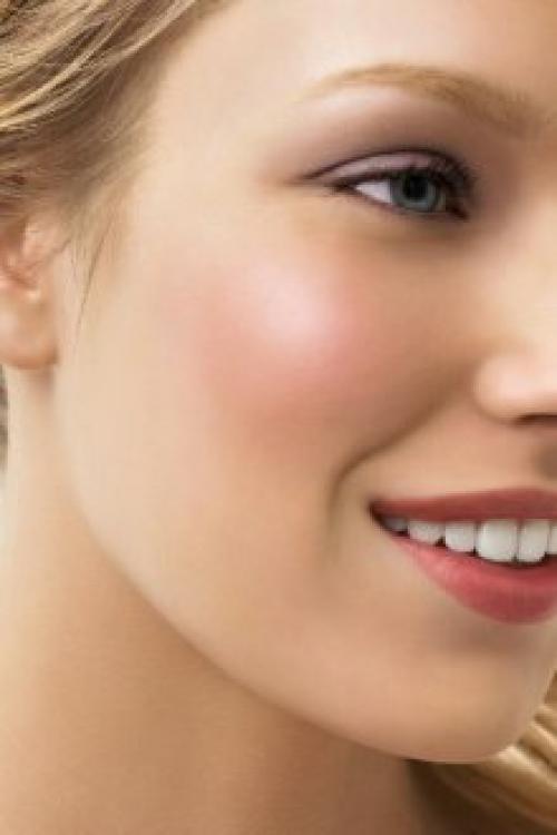 Как правильно наносить румяна в шариках. Кому больше всего подходят