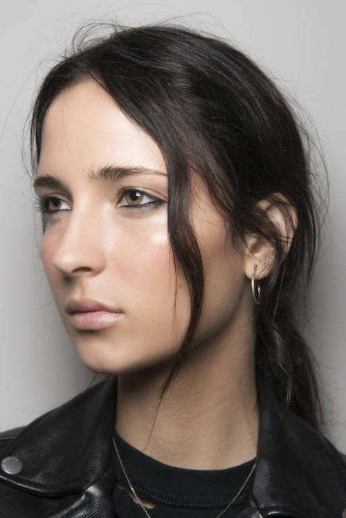 Румяна для брюнеток с зелеными глазами. Макияж для брюнеток с зелеными глазами: пошаговая инструкция