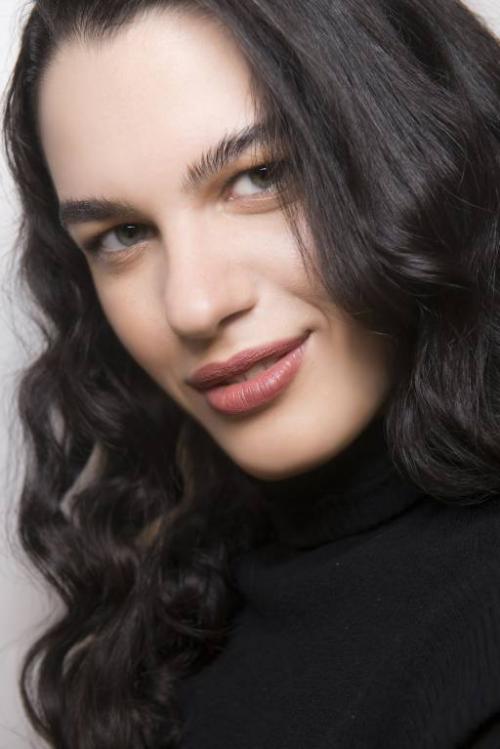 Румяна для брюнеток с зелеными глазами. Макияж для брюнеток с зелеными глазами: пошаговая инструкция