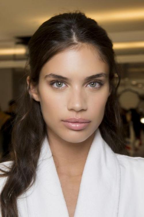 Румяна для брюнеток с зелеными глазами. Макияж для брюнеток с зелеными глазами: пошаговая инструкция