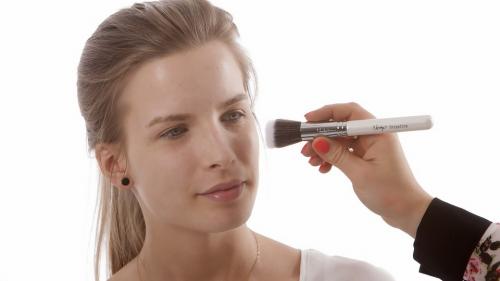 Как подобрать румяна по цветотипу. Как выбирать и наносить компактные румяна для лица