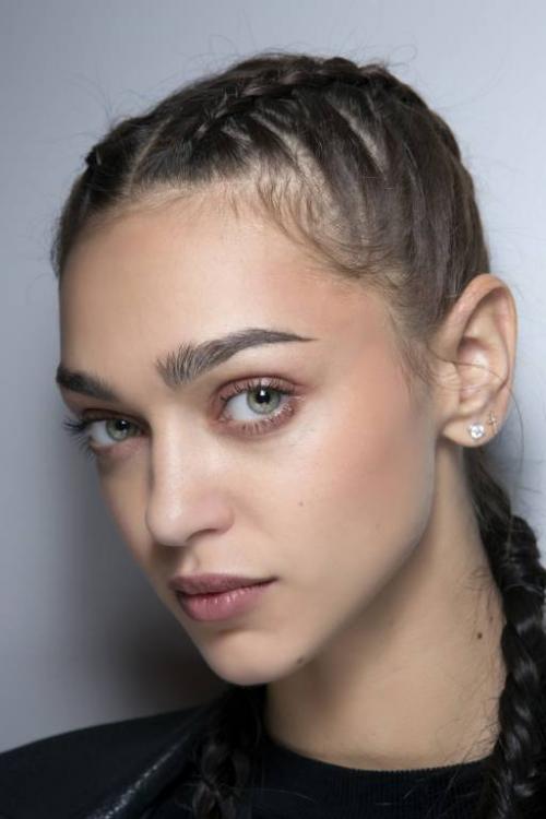 Румяна для брюнеток с зелеными глазами. Макияж для брюнеток с зелеными глазами: пошаговая инструкция