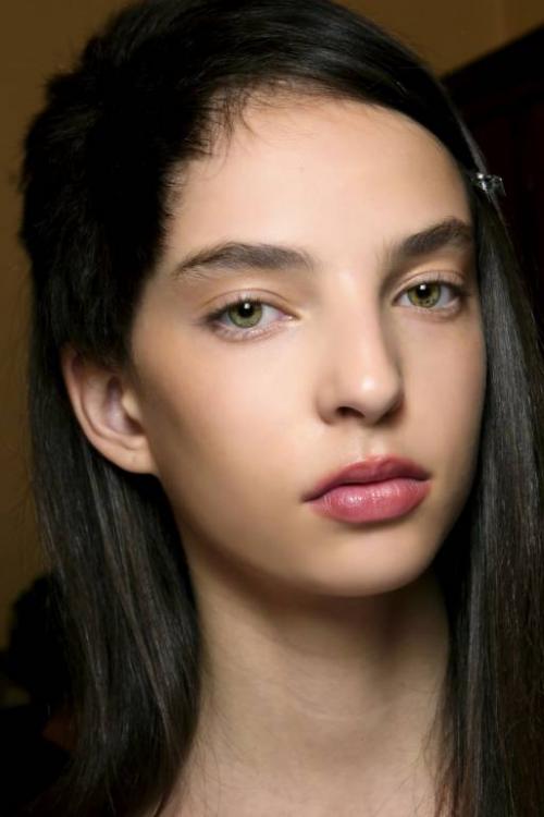 Румяна для брюнеток с зелеными глазами. Макияж для брюнеток с зелеными глазами: пошаговая инструкция