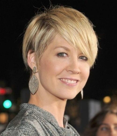 Стрижки после 40 на волнистые волосы. Красивые стрижки, которые молодят женщину после 40 лет с фото