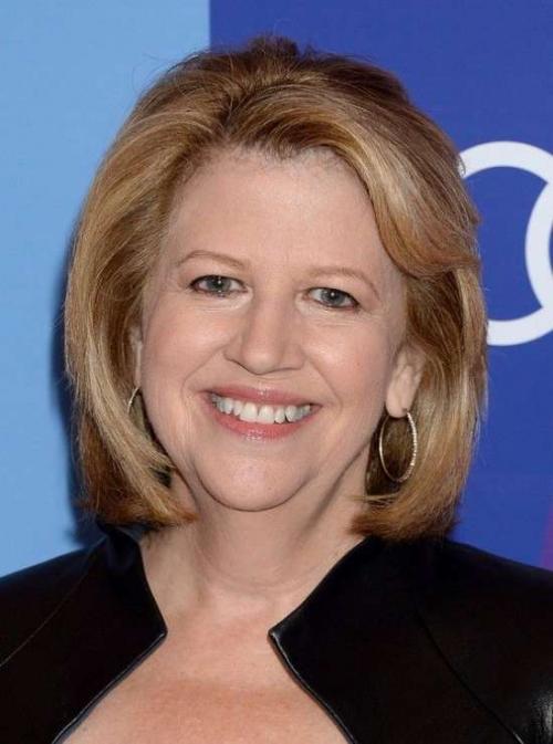 Стрижки на вьющиеся волосы кому з. Стрижки для женщин после 50, которые молодят