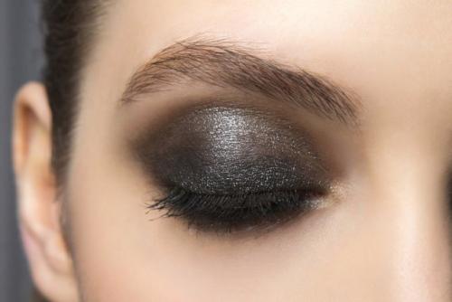 Чем заменить праймер для век. Режим многозадачности: тени, которые могут заменить основу под макияж