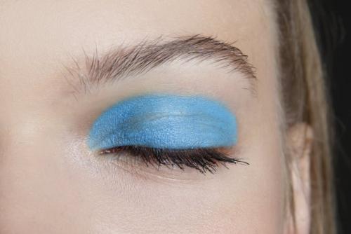 Чем заменить праймер для век. Режим многозадачности: тени, которые могут заменить основу под макияж