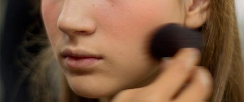 Какие румяна лучше кремовые или сухие. Как правильно подобрать румяна