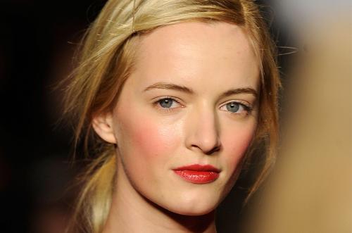 Какие румяна лучше кремовые или сухие. Как правильно подобрать румяна