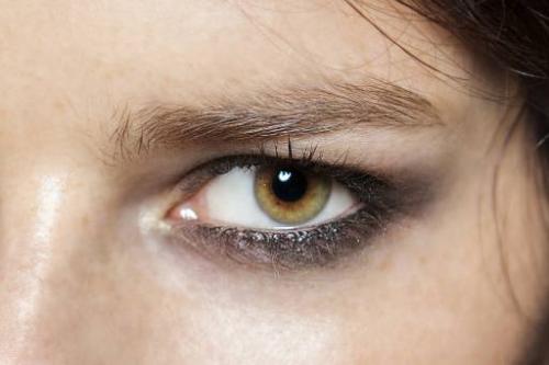 Макияж для нависшего века 2022. Макияж для нависшего века и увеличения глаз