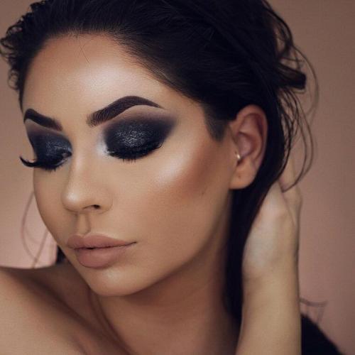 Как наносить черные тени. Способы избежать ошибок в макияже черными тенями