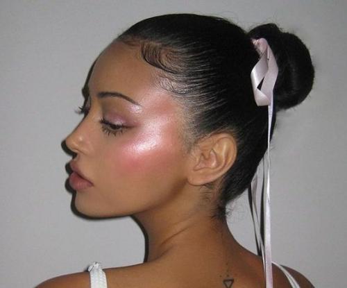 Как создать вечерний образ с помощью одной палетки теней. С корабля на бал: 10 советов визажистов, как быстро превратить нюдовый макияж в вечерний