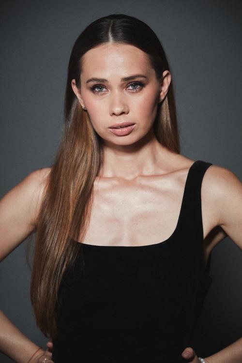 Как создать вечерний образ с помощью одной палетки теней. С корабля на бал: 10 советов визажистов, как быстро превратить нюдовый макияж в вечерний