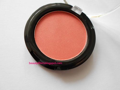 Какие румяна подходят брюнеткам с карими. Румяна для брюнеток и темных шатенок