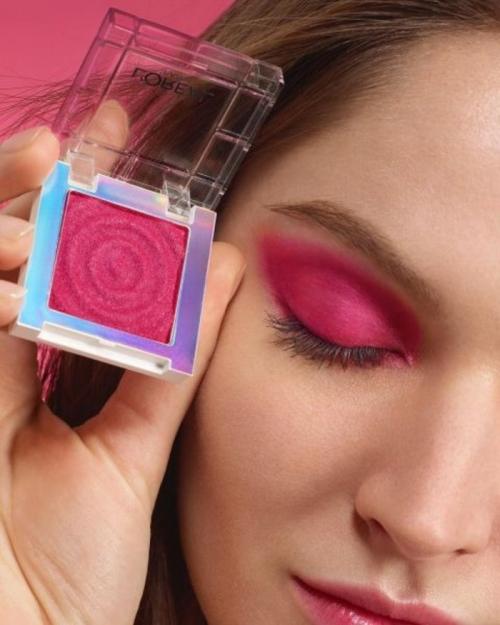 3 хитрости, чтобы тени для век не скатывались в течении дня. Что делать, чтобы тени не собирались в складках век: секреты идеального макияжа 03 3 хитрости, чтобы тени для век не скатывались в течении дня. Что делать, чтобы тени не собирались в складках век: секреты идеального макияжа 03