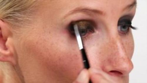 Жирные веки тени скатываются. Причины почему скатываются тени на веках и что следует делать в таких случаях