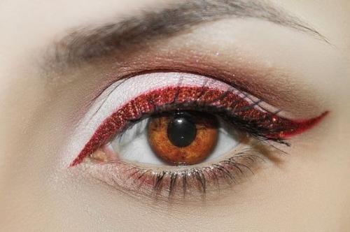 3 хитрости, чтобы тени для век не скатывались в течении дня. Что делать, чтобы тени не собирались в складках век: секреты идеального макияжа 05 3 хитрости, чтобы тени для век не скатывались в течении дня. Что делать, чтобы тени не собирались в складках век: секреты идеального макияжа 05