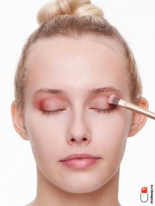 3 хитрости, чтобы тени для век не скатывались в течении дня. Что делать, чтобы тени не собирались в складках век: секреты идеального макияжа 08 3 хитрости, чтобы тени для век не скатывались в течении дня. Что делать, чтобы тени не собирались в складках век: секреты идеального макияжа 08