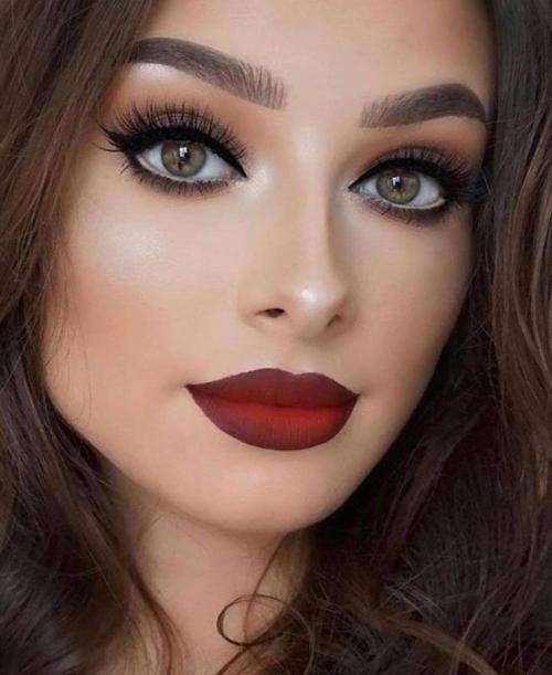 Макияж для зеленых глаз и темных волос