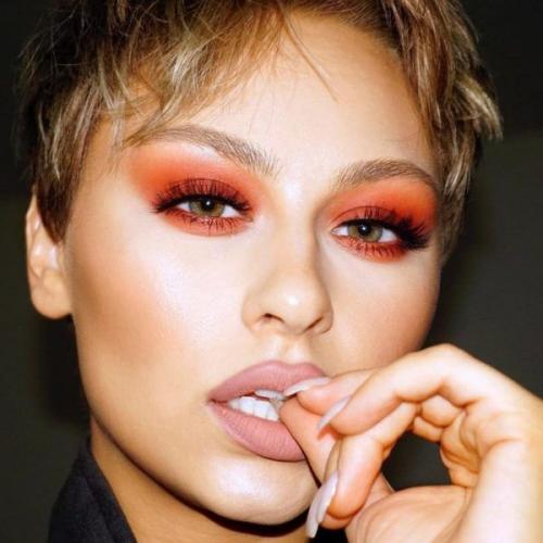 Лучшие тени для возрастного макияжа. Тени, которые старят