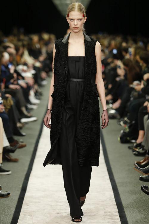 Пальто без рукавов. Особенности моделей