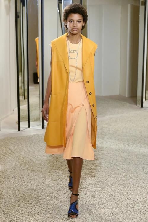 Пальто без рукавов. Особенности моделей