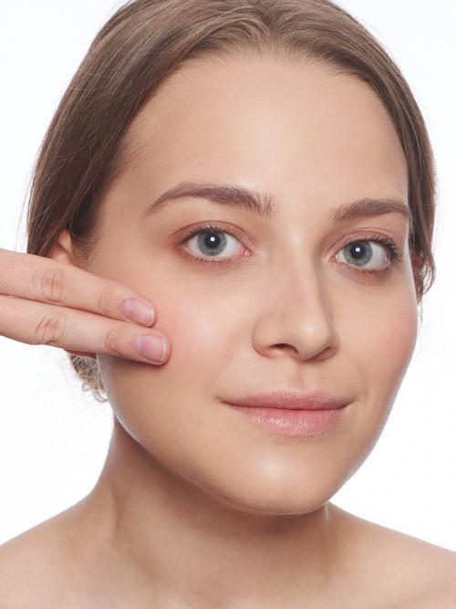 Как самой сделать себе свадебный макияж. Свадебный макияж для невесты – техника выполнения 33