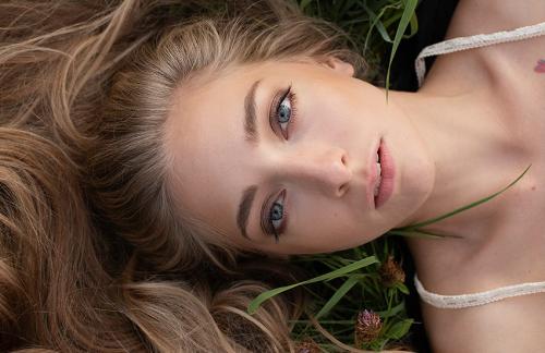 Лану дель Рей и ее секреты роскошного летнего макияжа 03