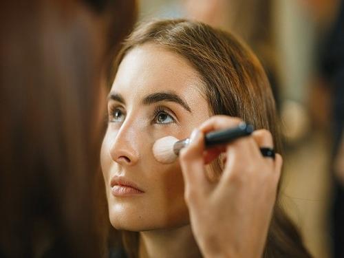 Как определить цвет кожи для выбора тональных средств. Как правильно подобрать оттенок тонального крема для лица: способы выбрать тон под цвет кожи