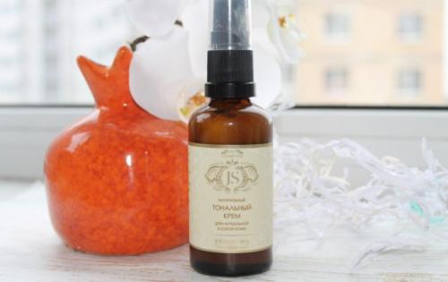 Натурально бежевый цвет тонального крема. Для жирной кожи