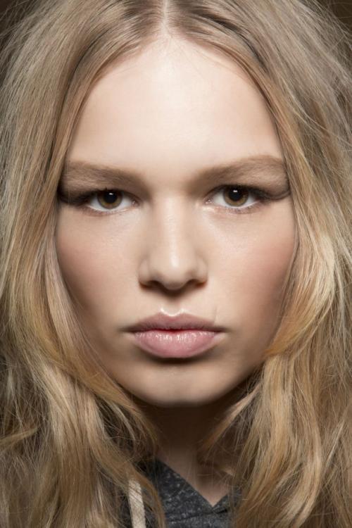 Цвет графит на бровях. Как подобрать подходящий цвет бровей?