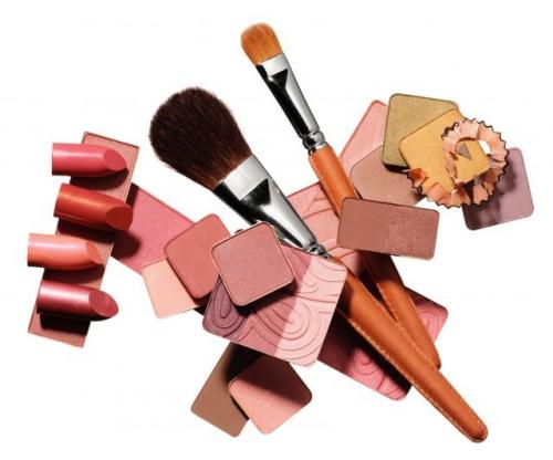 Какие последствия могут произойти при использовании косметики после истечения срока годности. Можно ли пользоваться просроченной косметикой?