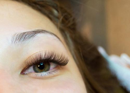 Как правильно наращивать ресницы дома самостоятельно. Технологии наращивания 03
