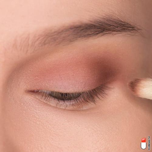 Макияж для зеленых глаз блондинки. Макияж для зеленоглазой блондинки: фотоинструкция