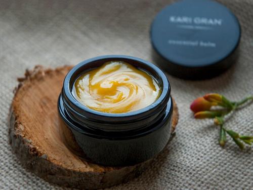 Можно ли использовать бальзам In KeepColor Balm в сочетании с другими косметическими средствами. Kari Gran Essential Balm