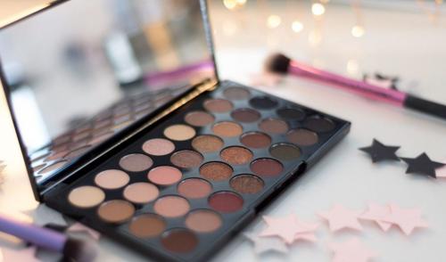 Лучшие яркие палетки теней. Рейтинг ТОП 10 лучших палеток теней: какую выбрать и купить, отзывы, цена, характеристики, достоинства и недостатки