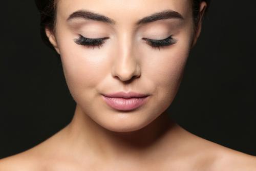 Как снять нарощенные ресницы дома касторовым маслом. Как снять нарощенные ресницы дома: техника