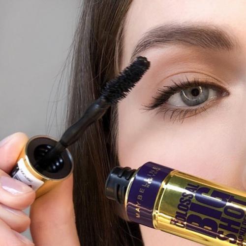 Как сделать ресницы более объемными и густыми. Как сделать ресницы визуально длиннее с помощью туши?