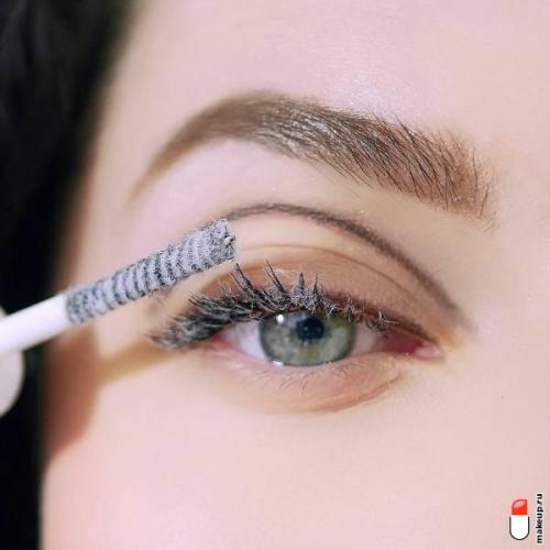 Можно ли использовать макияж для усиления пышности и густоты ресниц. Как сделать ресницы визуально длиннее с помощью туши?