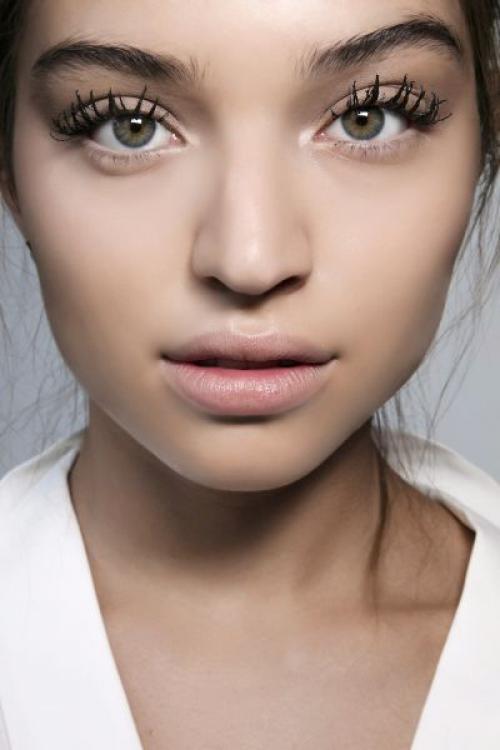 Какие техники нанесения туши можно использовать для достижения разных эффектов. 6 вариантов макияжа глаз, которые можно создать с помощью туши