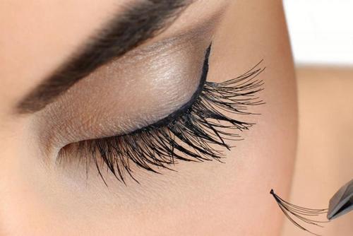 Скрытый секрет идеальных ресниц: эффект накладных ресниц 03