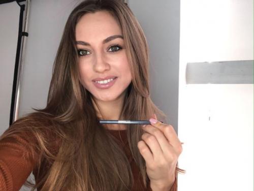 Какие инструменты нужны для применения теней Maybelline New York. Личный опыт: жидкая подводка и карандаш для глаз от Maybelline New York